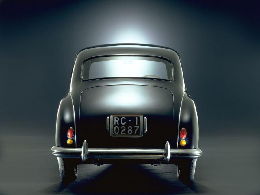 Lancia Aurelia 1950 года  (фото 13 из 15)